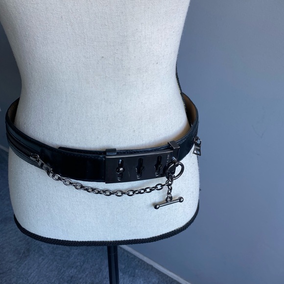BCBG toggle and chain belt in black - Picture 2 of 13